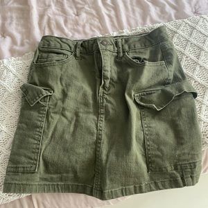 green cargo skirt 🍃🦚🌲